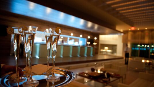 Champage in Lobby 536x302 - Catering